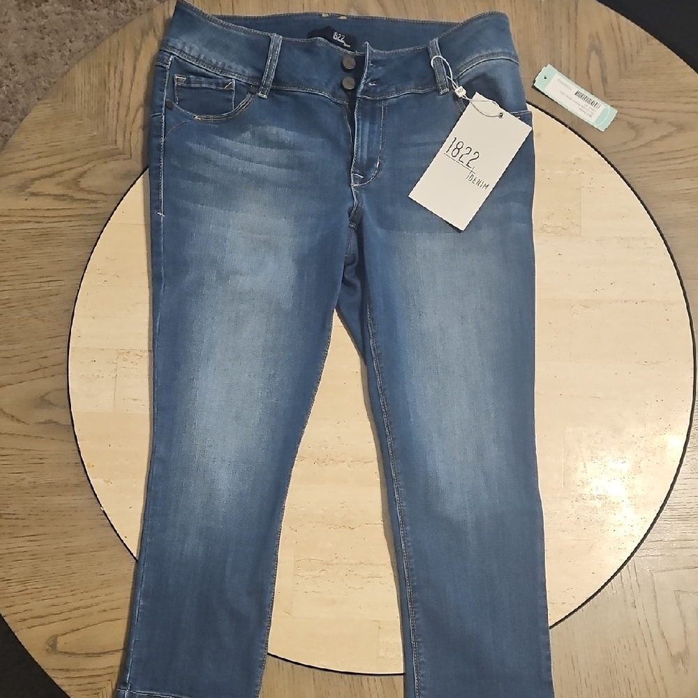 1822 Denim
Vintage Dex Double Button Skinny Jean